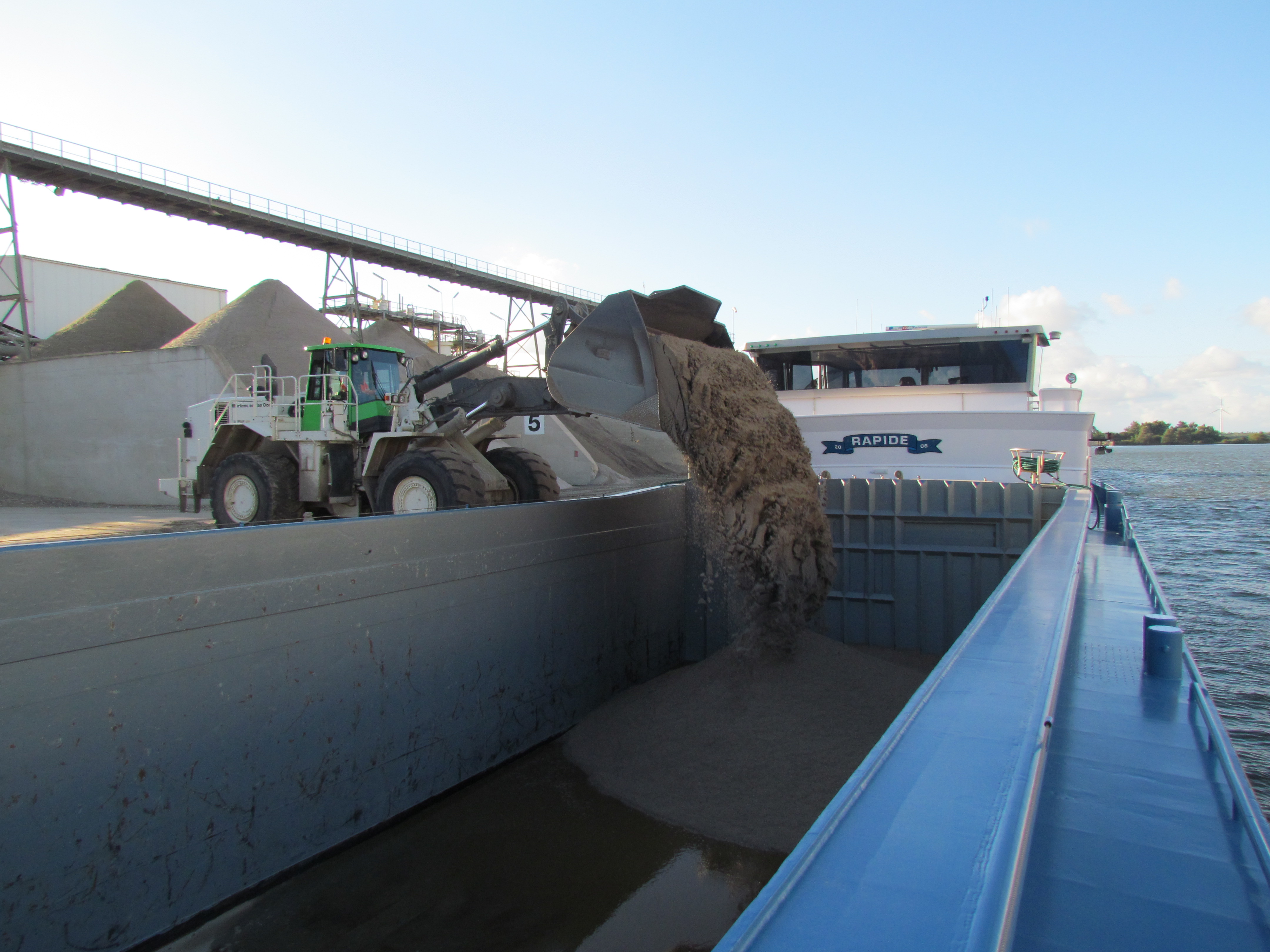Zandtransport over water