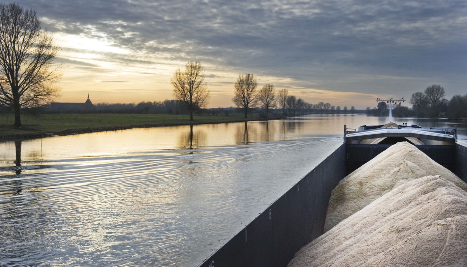 Zandtransport over water